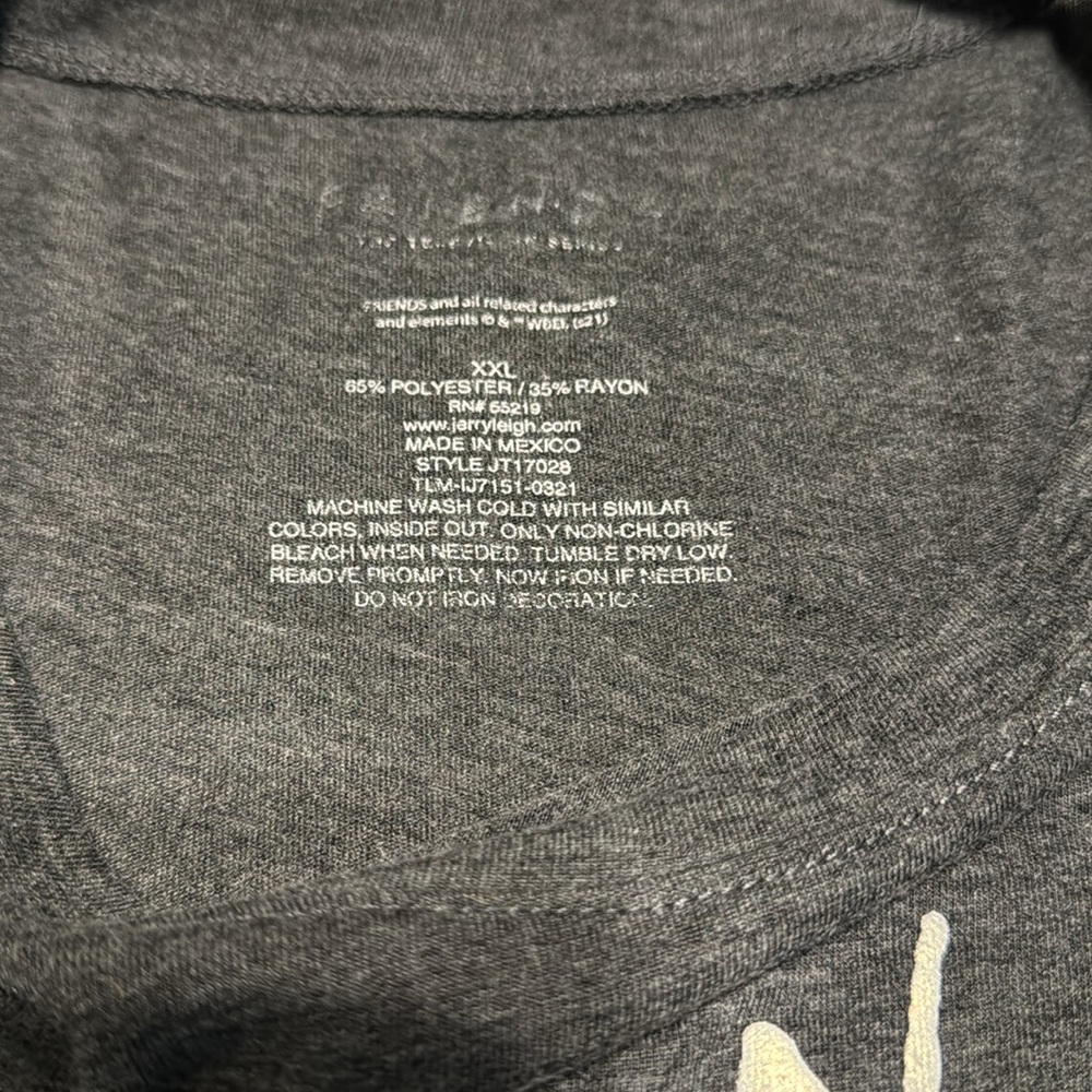 FRIENDS graphic T-shirt. FREE gift with purchase - Picture 5 of 5